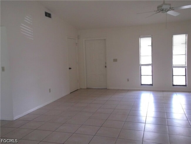 Building Photo - 111 Doveside Ln