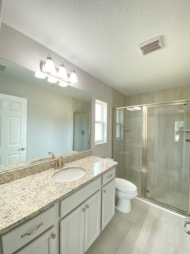 Building Photo - Desirable SW Ocala Neighborhood 4/2/2 *WON'T LAST*