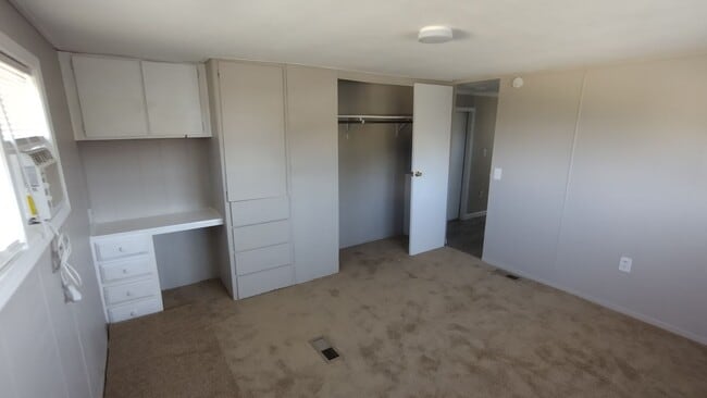 Building Photo - 2 Bedrooms with 2 Bathrooms Home on Large ...