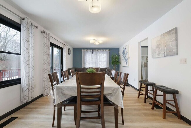 Building Photo - 153 Bull Run