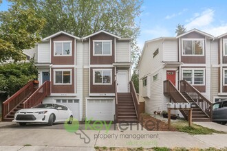 Building Photo - 3-Bedroom Beauty with Fenced Yard and Flex...