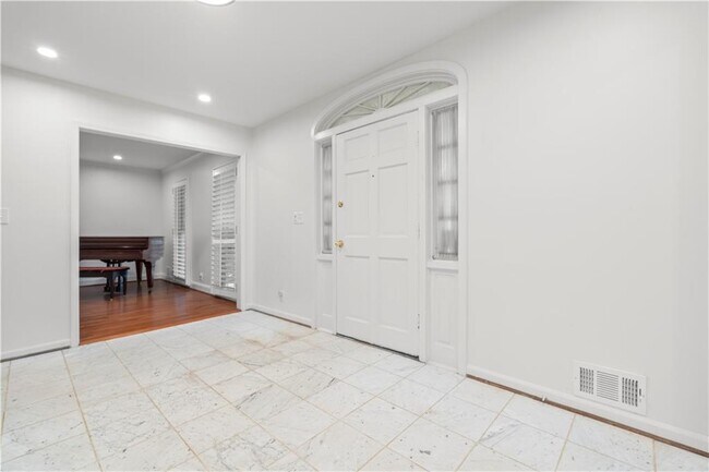 Building Photo - 78 Pheasant Dr SE