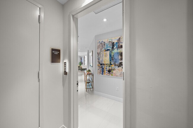 Building Photo - 3100 N Ocean Dr