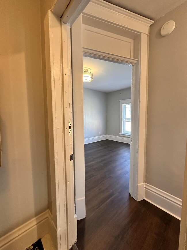 Building Photo - 334 Raymond St