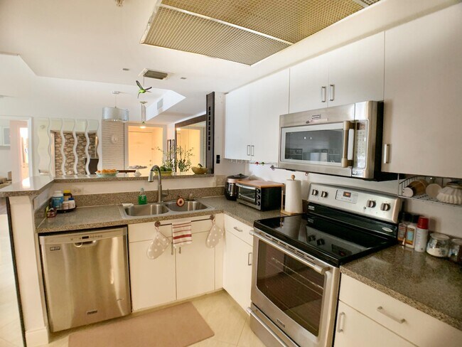 Building Photo - 5015 Wiles Rd