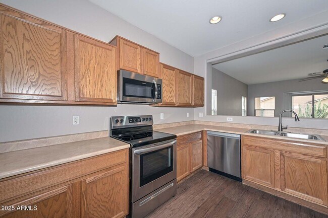 Building Photo - 17149 W Saguaro Ln