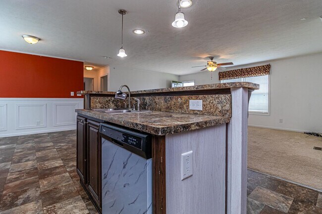 Building Photo - WELCOME HOME! 3 BR | 2 BA Home in Pikevill...