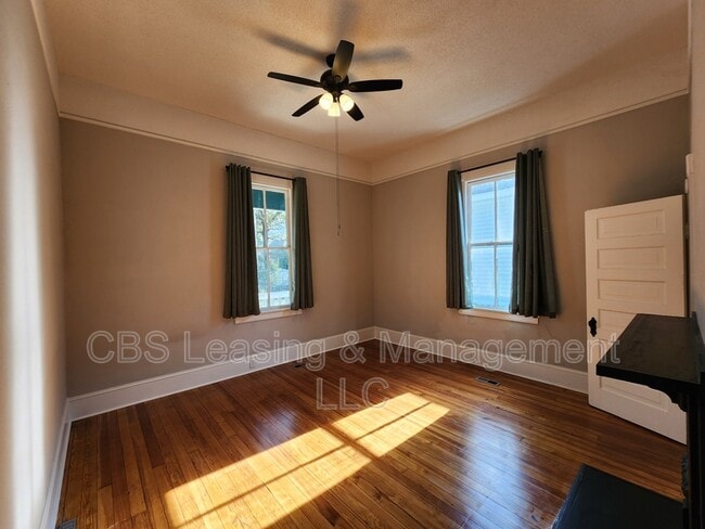 Building Photo - 2908 10th Ave