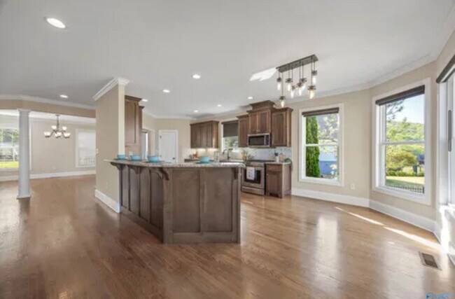 Building Photo - 2807 Talon Cir