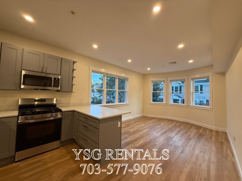 Primary Photo - 14 Dorr St