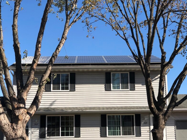 Building Photo - 907 Valley Ct