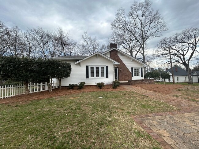 Building Photo - 3/2 House in Old East Rome $1,895