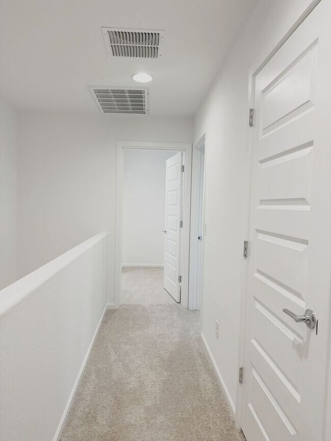 Building Photo - NEW 5 BEDROOM 3 BATHROOM HOME AVILABLE FOR RENT!