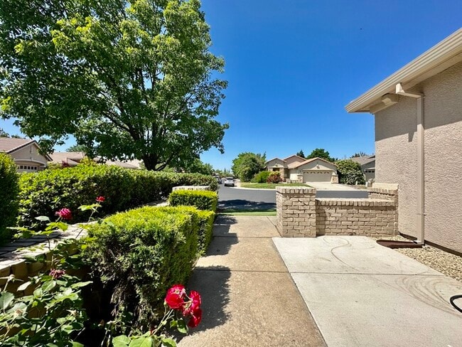 Building Photo - Beautifully Updated 3-Bedroom, 2-Bath Home...