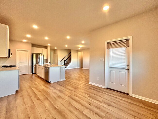 Building Photo - Stunning 4-Bed + Office Home in Lagos Community!