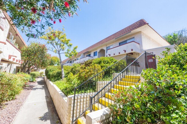 Building Photo - Spacious 1BR/1BA condo with patio and parking! Lake Murray Area $2195/month