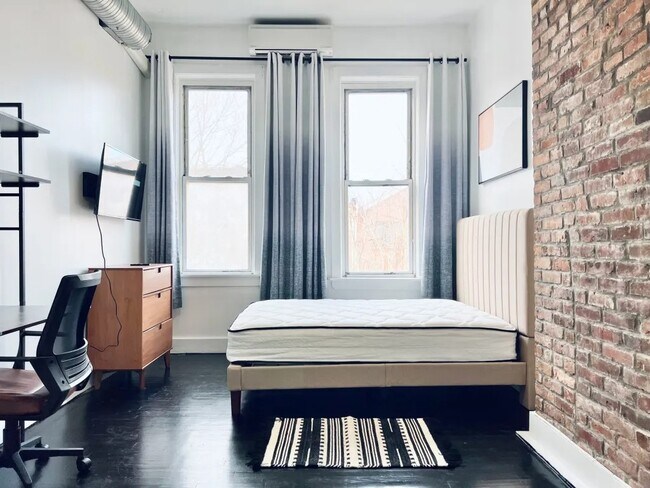 Building Photo - Furnished room/NOT APARTMENT