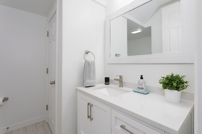 Building Photo - Gorgeous Mediterranean-style condo located...