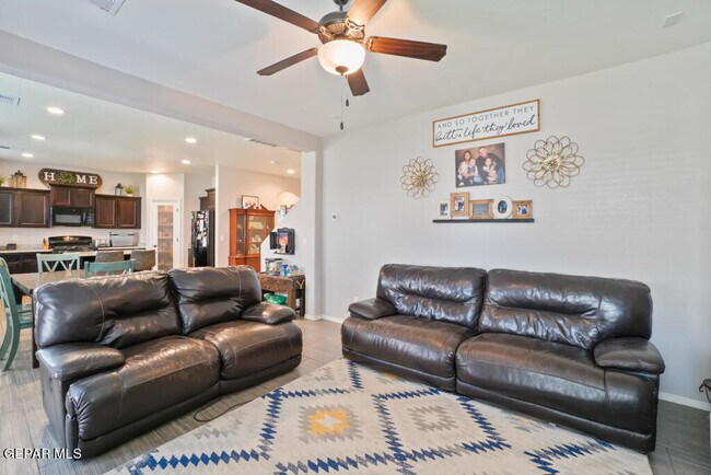 Building Photo - 1041 Earthstar Pl