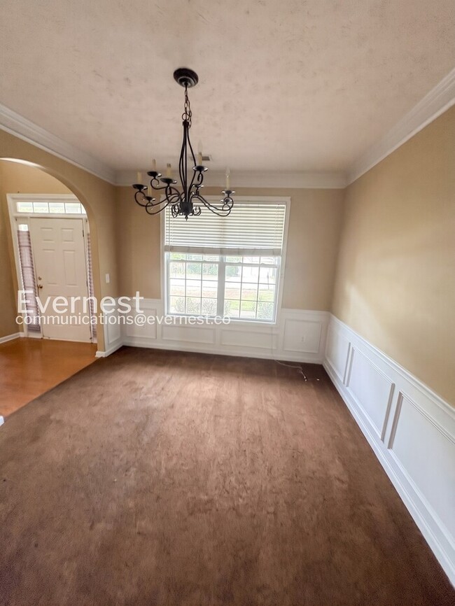 Building Photo - 4 Bed, 2.5 Bath Home with Garage / Pet-Friendly / Coming Soon!