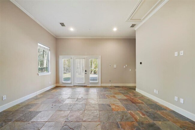Building Photo - 30 N Palmiera Cir
