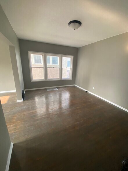 Spacious Dining - 802 N Duluth Ave