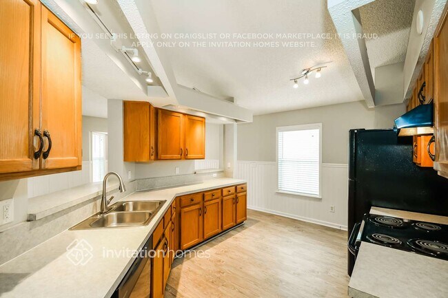 Building Photo - 13250 Companion Cir S