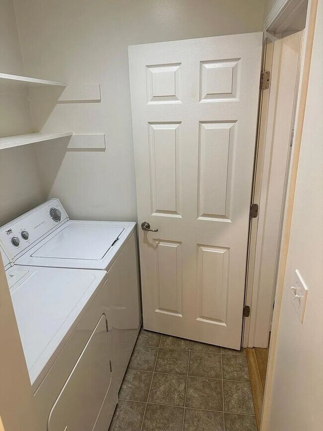 Building Photo - 316 S Marion St