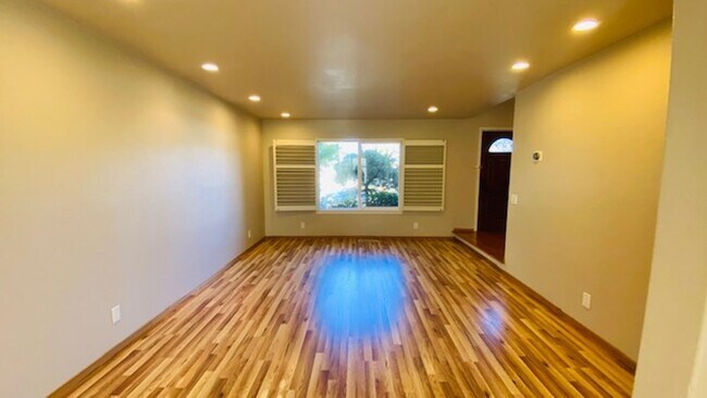 Building Photo - Gorgeous 4BD/2.5BA, Two-Story Home in Casa...