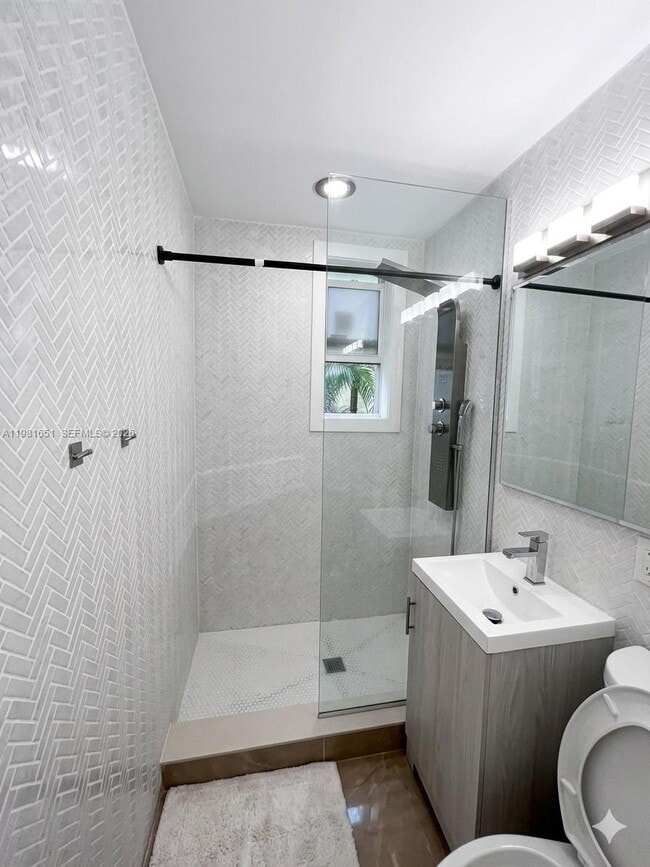 Building Photo - 317 W 28th St