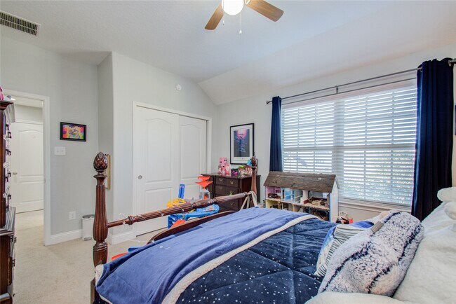 Building Photo - 19 Canterborough Pl