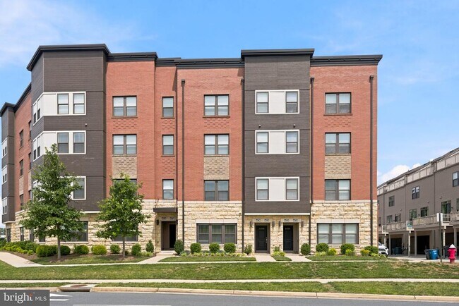 Building Photo - 44730 Tiverton Sq