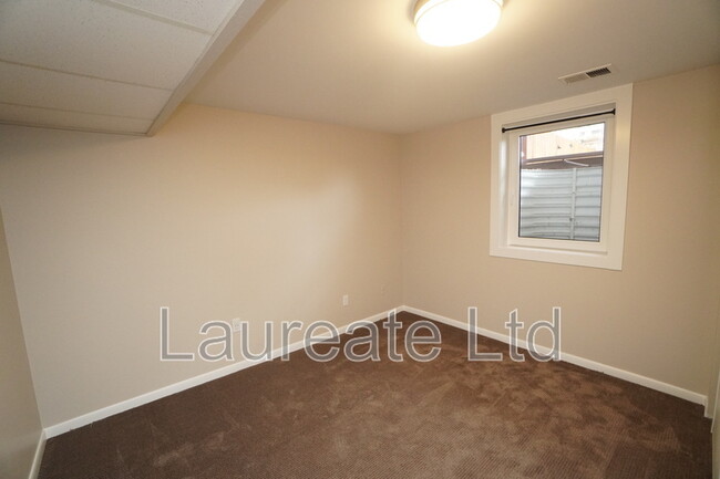 Building Photo - 2258 W Maplewood Ave