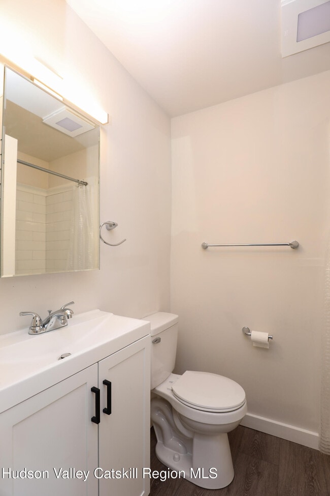 Building Photo - 669 Broadway