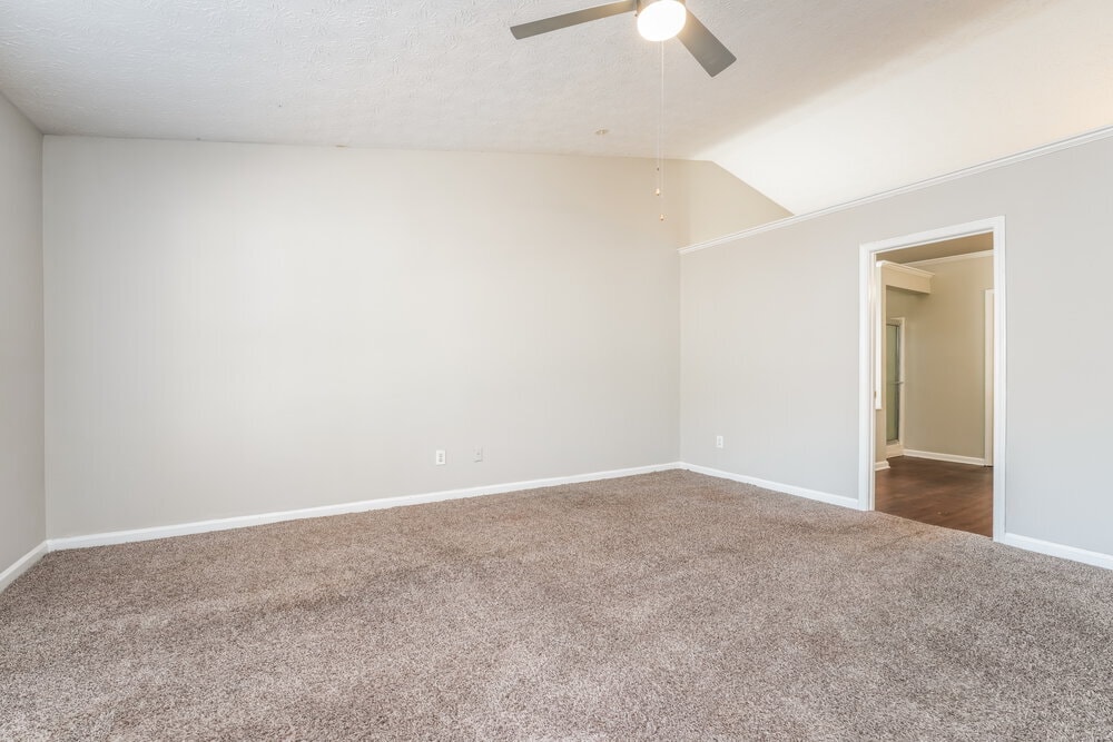 Building Photo - 920 Glen Oaks Ln