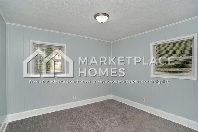 Building Photo - 6258 Green Acres Dr SW