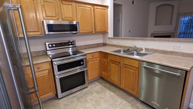 Building Photo - AWESOME 2-BEDROOM CONDO INCL. GARAGE, SWIM...