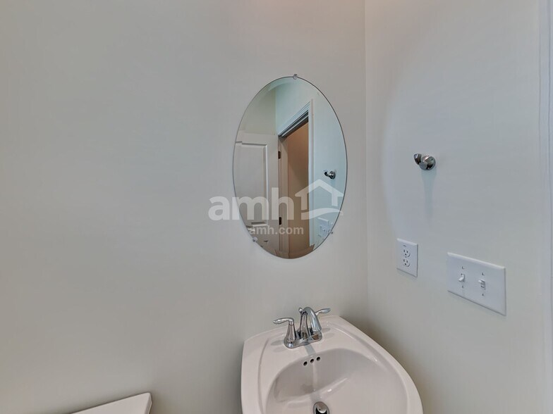 Building Photo - 180 Pecan Dr