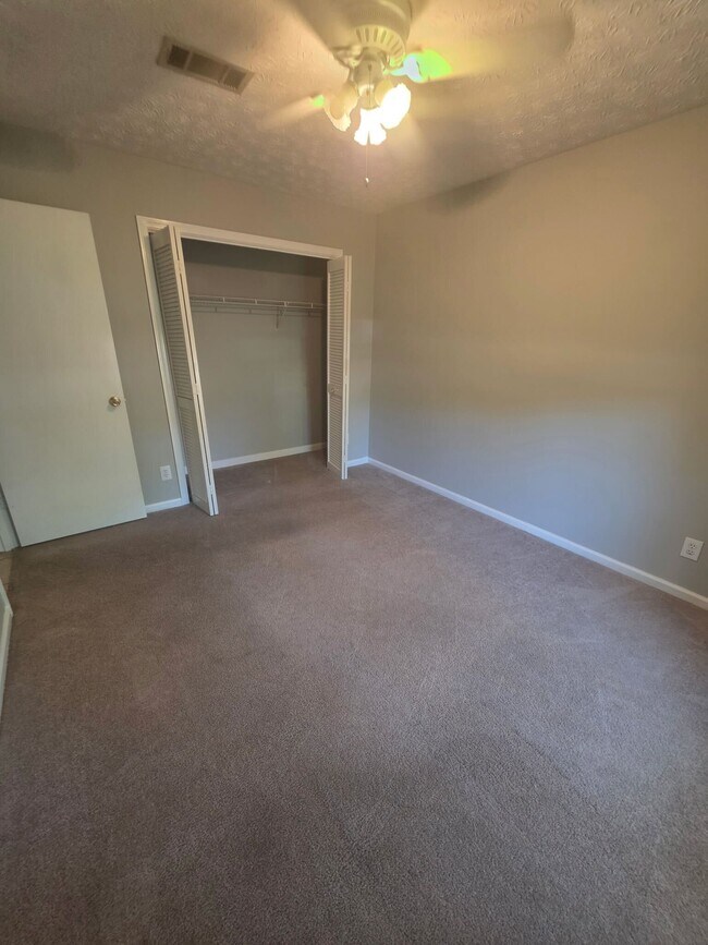 Building Photo - 7136 Breckenridge Dr