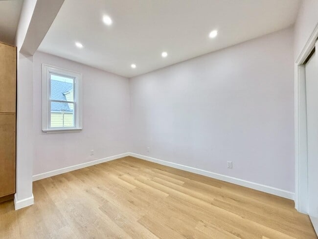 Building Photo - 130 Beach St