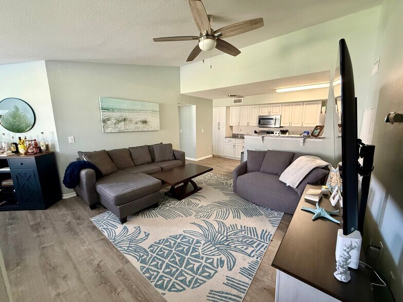 Building Photo - 12710 Equestrian Cir