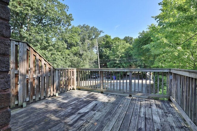 Building Photo - 4 Bedroom North Campus Newly Remodeled House with 2 Decks and Patio