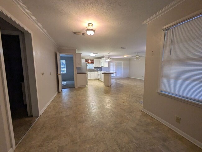 Building Photo - 717 Riffle Ave