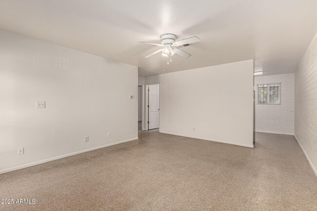 Building Photo - 1402 W Becker Ln
