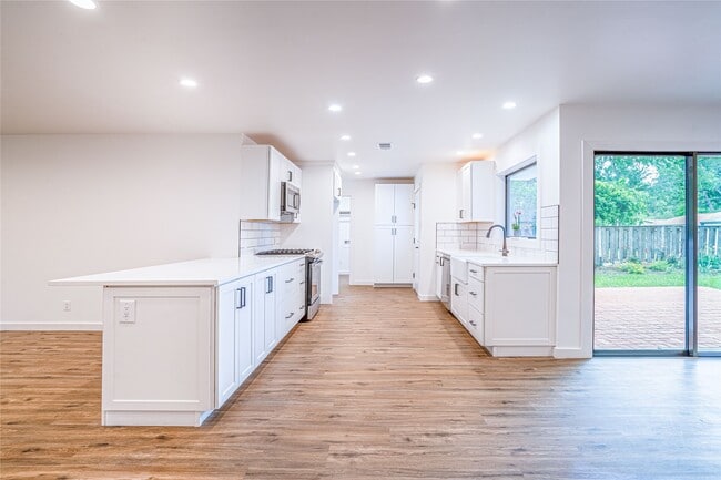 Building Photo - 1422 Wisterwood Dr