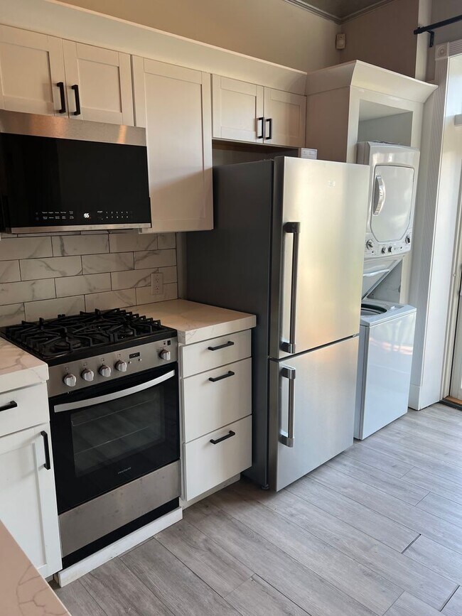 Building Photo - 4352 Main St