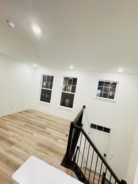 Building Photo - 4883 Gilbert Dr