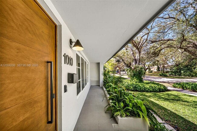 Building Photo - 1010 Placetas Ave