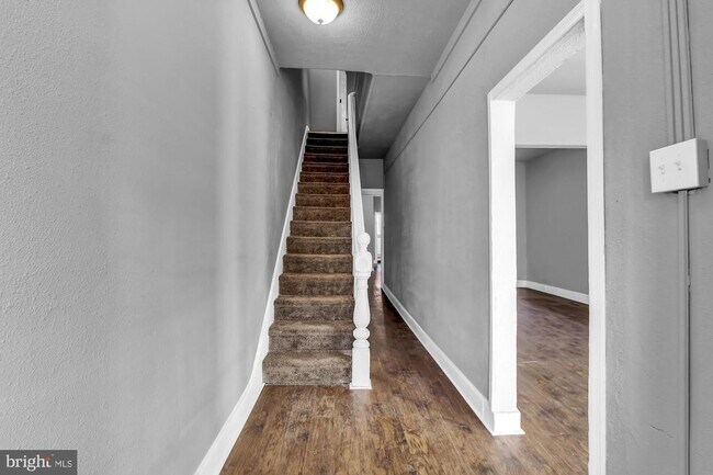 Building Photo - Coming Soon - Spacious 3 Bedroom 1.5 Bath ...