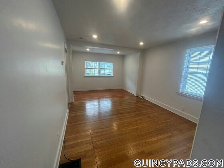 Building Photo - 46 Lawn Ave